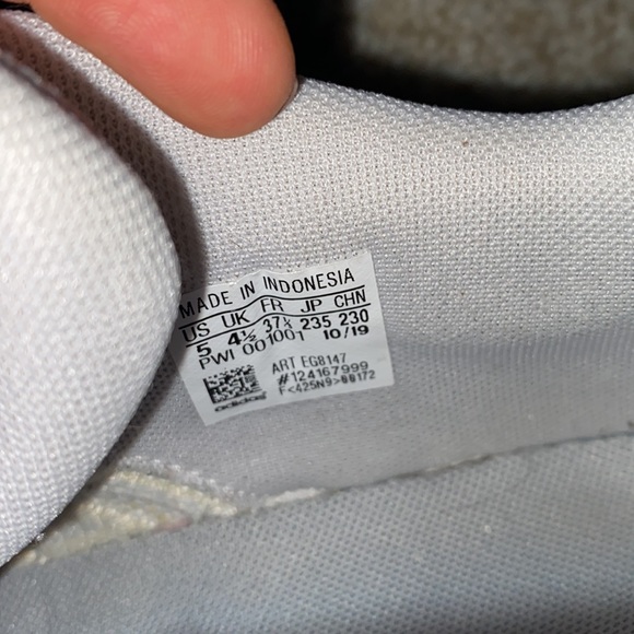 Adidas Questar Flow Sneaker - Picture 5 of 5